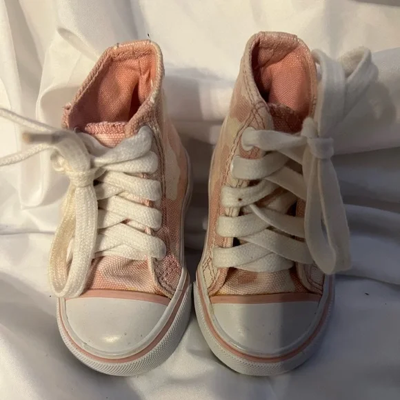 EUC Old Navy tennis shoes. Size 6-12 months. - Picture 1 of 10